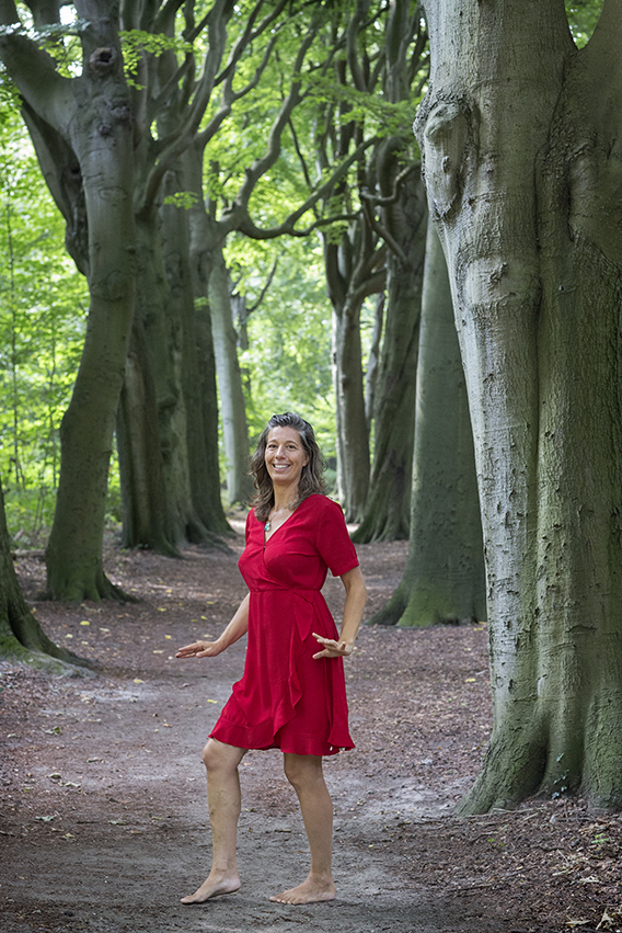 Claudia Heijdel begeleidt hoogsensitieve professionals met Do-In Yoga