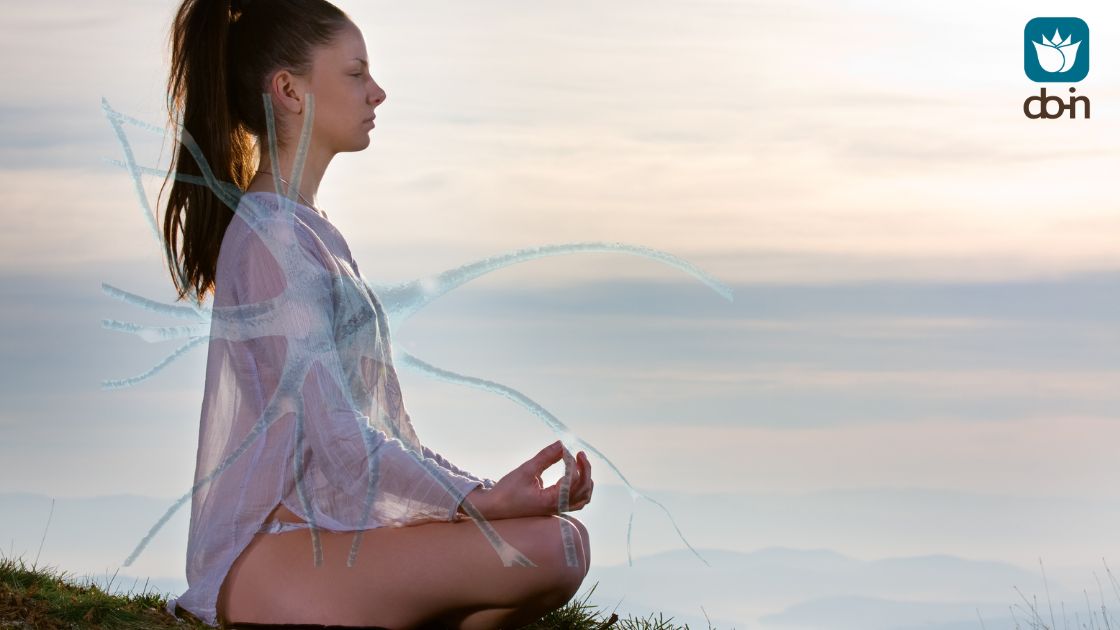 Vrouw doet nervus vagus oefening uit Do-In Yoga voor rust en balans