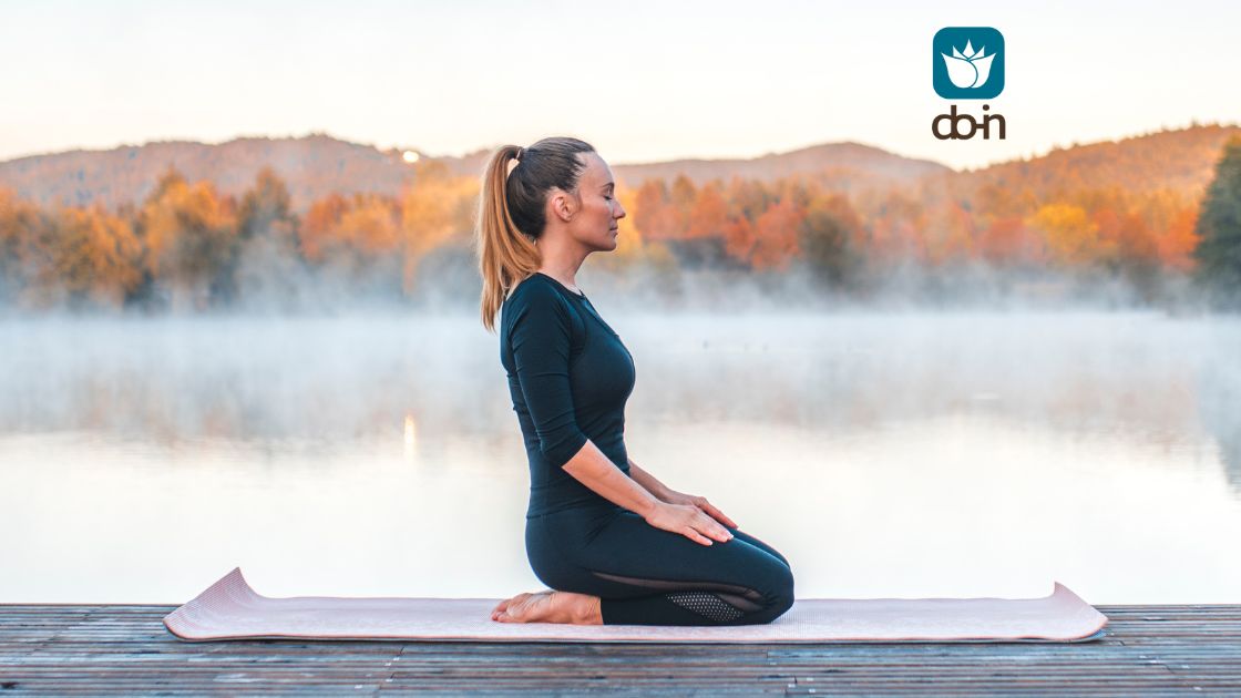 Vrouw doet Do-In Yoga-oefening voor perfectionisme volgens TCG